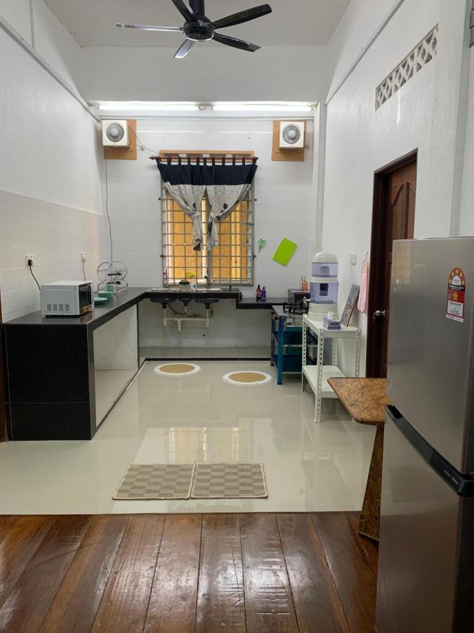 La Wood Homestay Kampung Kuala Besut Buitenkant foto